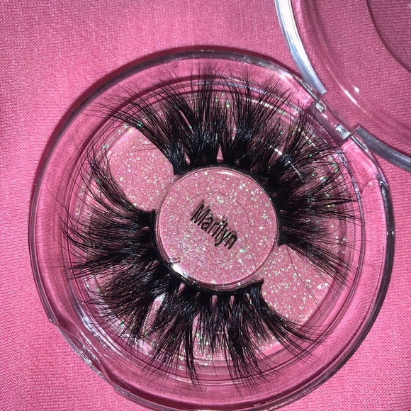 Marilyn - mink eyelashes - Picture 2 of 2